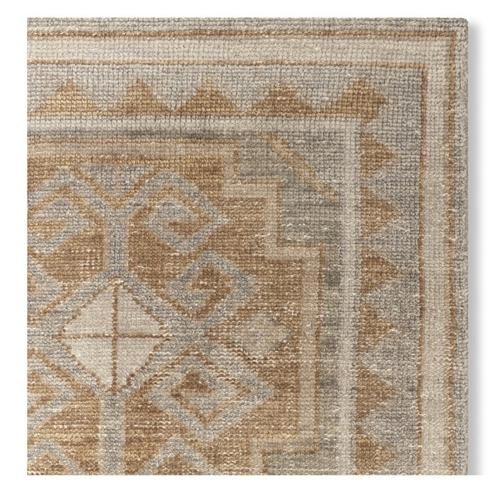 Regal Medallion Hand Knotted Rug Swatch