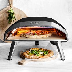 Ooni Fyra - Four à pizza portatif au feu de bois -Un pizzaïolo à