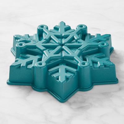 Nordic Ware Frozen Snowflake Cakelet Pan — Las Cosas Kitchen Shoppe