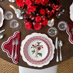 Christmas Red Toile Scalloped Cloth Napkins (Set of 4)  Moment & Co  Tablescapes and Hosting — Moment & Company Tablescapes
