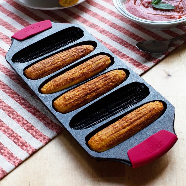 Lodge Cast Iron Mini Cake Pan. Pre-seasoned Cast Iron Cake Pan for Baking  Biscuits, Desserts, and Cupcakes.