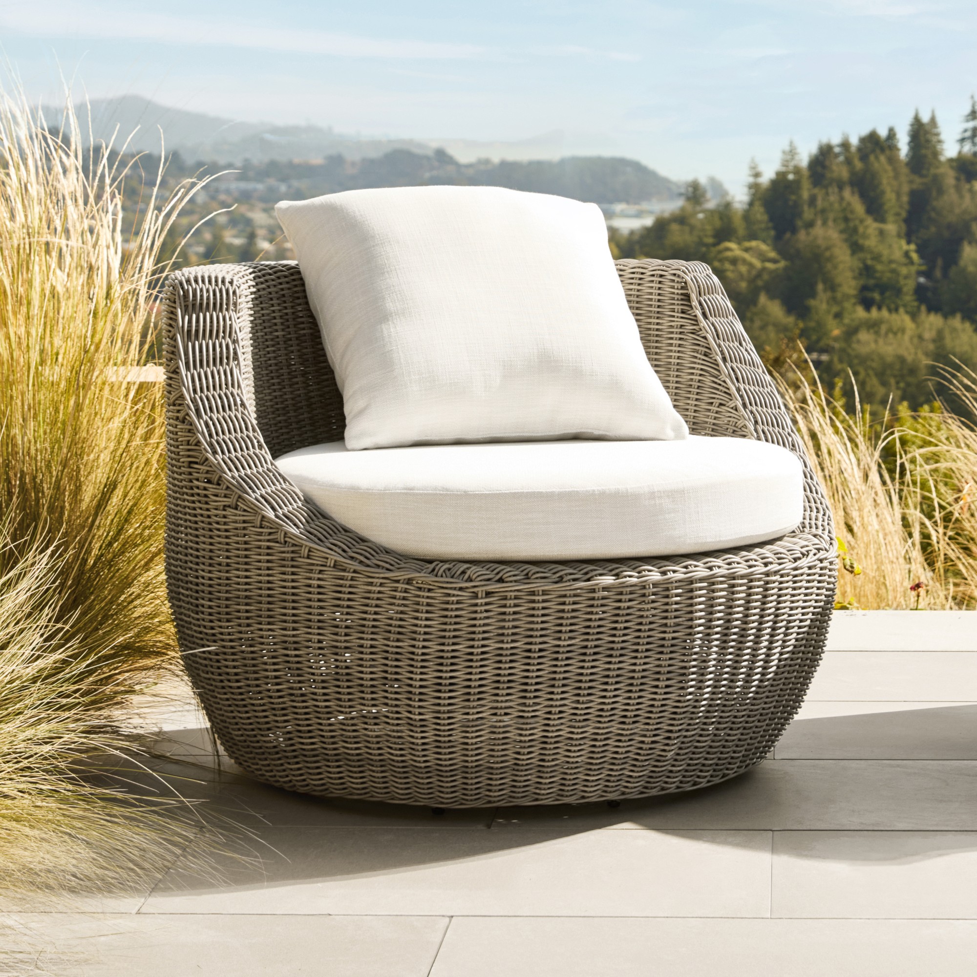 San Clemente Outdoor Curved Swivel Chair, Natural