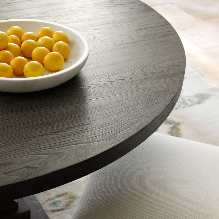 Dano's Round Pedestal Dining Table