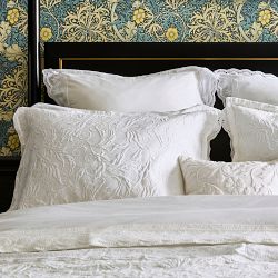 William Sonoma AERIN Holiday hotsell Embroidered king Duvet Cover & 2 king Pillow Shams