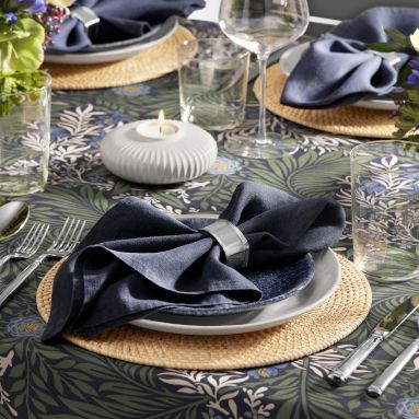 Outdoor Tablecloths & Placemats