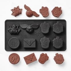 HARRY POTTER Hogwarts Cast Aluminum Cake Pan Williams Sonoma CA Williams Sonoma