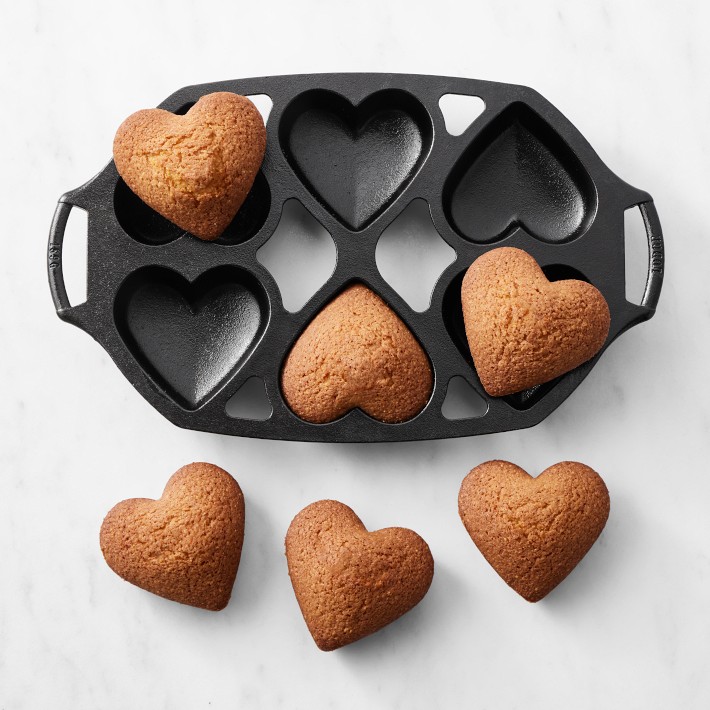 Lodge Seasoned Cast Iron Heart Mini Cake Pan