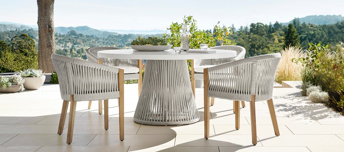 Outdoor circular dining table sales