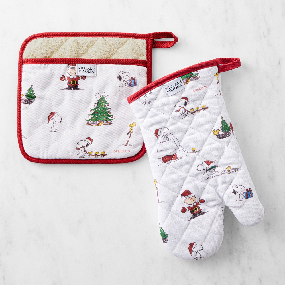 PEANUTS™ x Williams Sonoma Oven Mitt and Potholder Set
