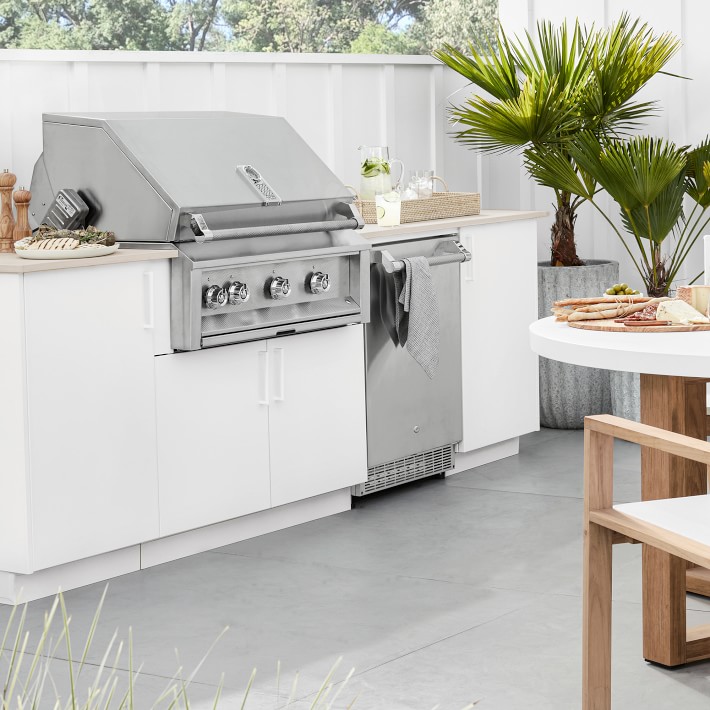 Urban Bonfire Outdoor Kitchen x Hestan 42&rdquo; Grill and Fridge