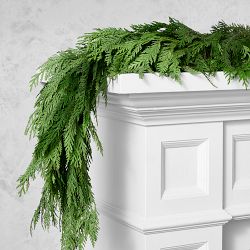 Western Red Cedar Live Wreath &amp; Garland