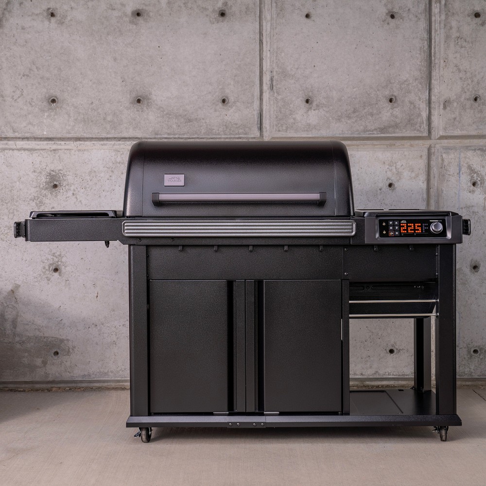 Traeger Woodridge™ Elite Pellet Grill, White Glove Delivery