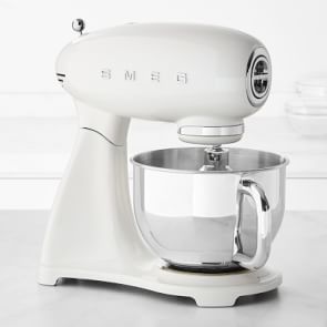 smeg-5-qt-stand-mixer-smf03-1-