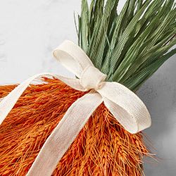 Easter Carrot Live Wreath, 26&quot;