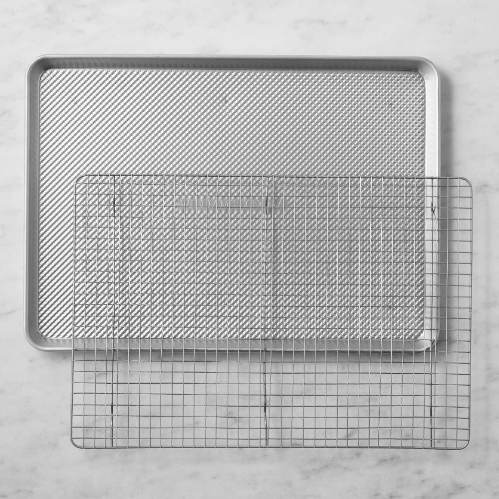 Williams Sonoma Traditionaltouch™ Three Quarter Sheet Pan with Rack
