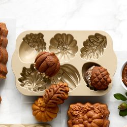 Nordic Ware Nonstick Cast Aluminum Autumn Treats Cakelet Pan