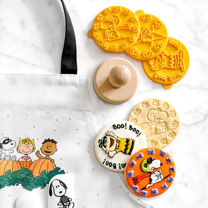 PEANUTS™ x Williams Sonoma Chef Snoopy Silicone Cookie