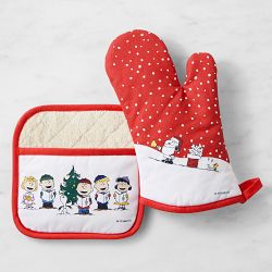 PEANUTS™ x Williams Sonoma Charlie Brown Christmas Oven Mitt & Potholder Set