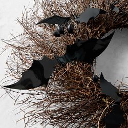 Spooky Halloween Bat Live Wreath, 22&quot;