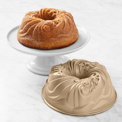Nordic Ware Nonstick Cast Aluminum Snowflake Holiday Bundt Pan