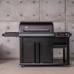 Traeger Woodridge™ Elite Pellet Grill, White Glove Delivery