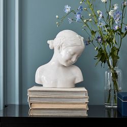 Giovanne Isabella Bust