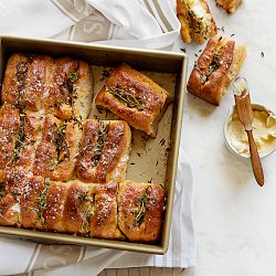 Williams Sonoma Goldtouch&#174; Pro Nonstick Square Cake Pan