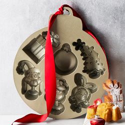 The Grinch&#8482; Nonstick Cast Aluminum Cakelet Pan