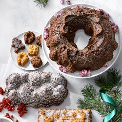 Nordic Ware Nonstick Cast Aluminum Holiday Wreath Bundt® Pan