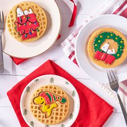 Peanuts&#174;&#160;x Dash Holiday Waffle MultiMaker&#8482; Mini System