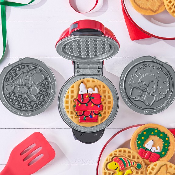 Peanuts® x Dash Holiday Waffle MultiMaker™ Mini System