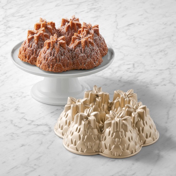 Nordic Ware Nonstick Cast Aluminum Daisy Buttercup Cakelet Pan