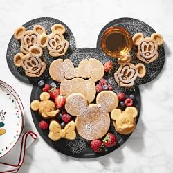 Williams Sonoma Mickey and Minnie Mouse Cast Aluminum Cakelet Pan, 11" x 10"