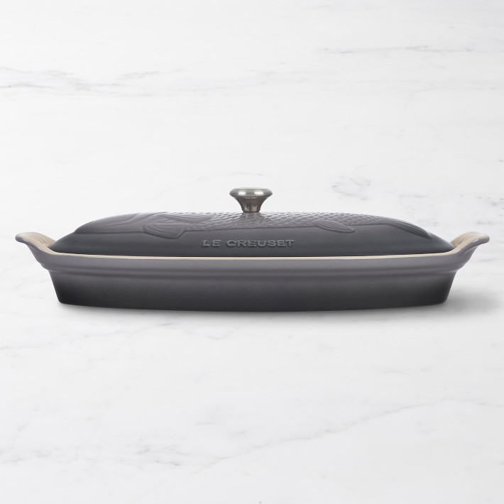 le-creuset-stoneware-oval-fish