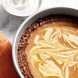 Williams Sonoma Traditionaltouch™ Round Cake Pan