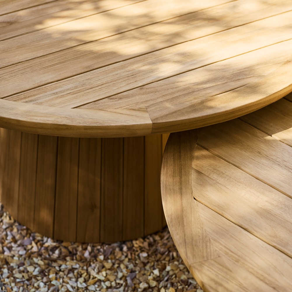 Close-up of the edge and seam of the wooden table