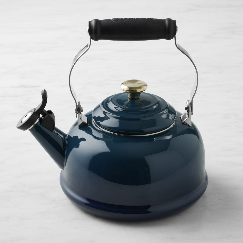 Le Creuset Classic Whistling Tea Kettle - Agave