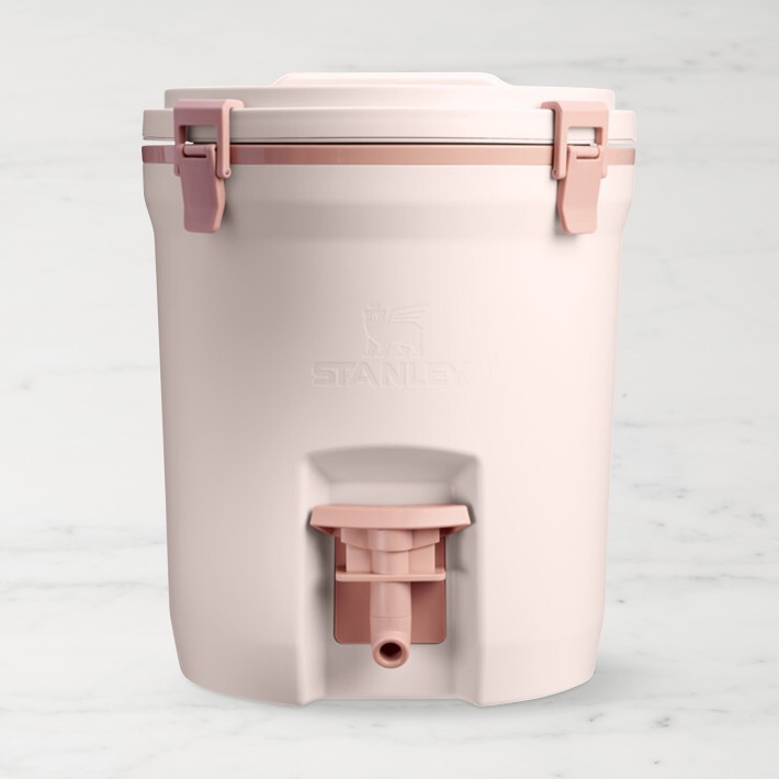 Stanley Adventure ハッピーアワー2Xシステム Stanley Adventure Fast Flow Water Jug, 2 Gallon | Williams Sonoma