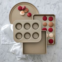 Williams Sonoma Goldtouch® Pro Nonstick Pizza Pan