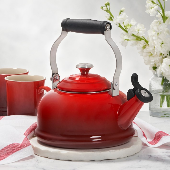 週末500円オフ！【未使用】LE CREUSET kettles レッド1.5ℓ Le Creuset Classic Whistling Tea Kettle | Williams Sonoma
