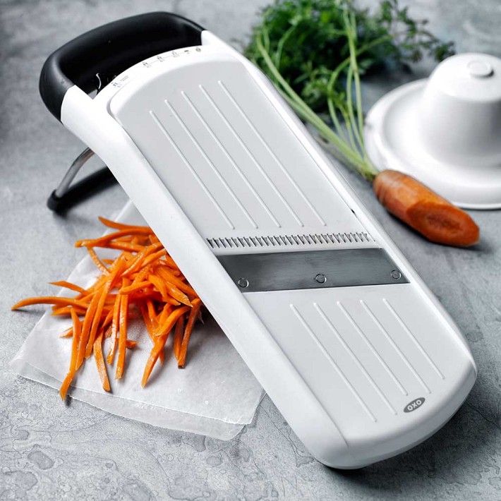 Mandoline de Cuisine 5 lames avec réservoir noir Mastrad