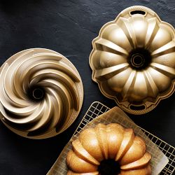 Nordic Ware Nonstick Cast Aluminum Anniversary Bundt® Pan