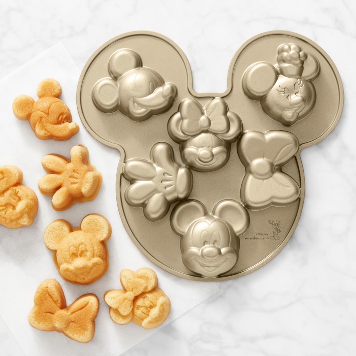 Mickey & Minnie Cakelet Pan, 11