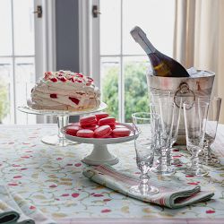 Couleur Nature Fraises des Bois Tablecloth, 71" x 106", Blue