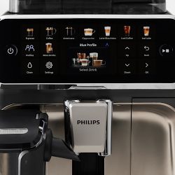 Philips 5500 Fully Automatic Espresso Machine with LatteGo &amp; Iced Coffee