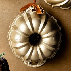 Nordic Ware Nonstick Cast Aluminum Anniversary Bundt® Pan