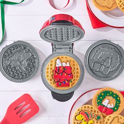 Peanuts® x Dash Holiday Waffle MultiMaker® Mini System