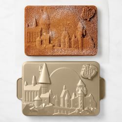 HARRY POTTER™ Hogwarts Cast Aluminum Nonstick Cake Pan, 13" x 9"