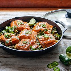 Lodge Seasoned Cast Iron Everyday Pan - Thumbnail 5