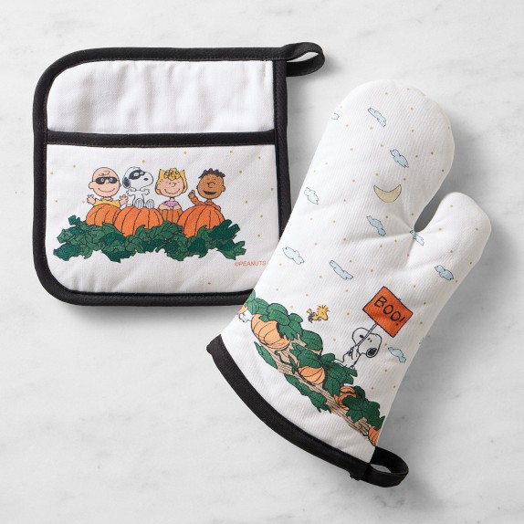 PEANUTS x Williams Sonoma Halloween Great Pumpkin Oven Mitt